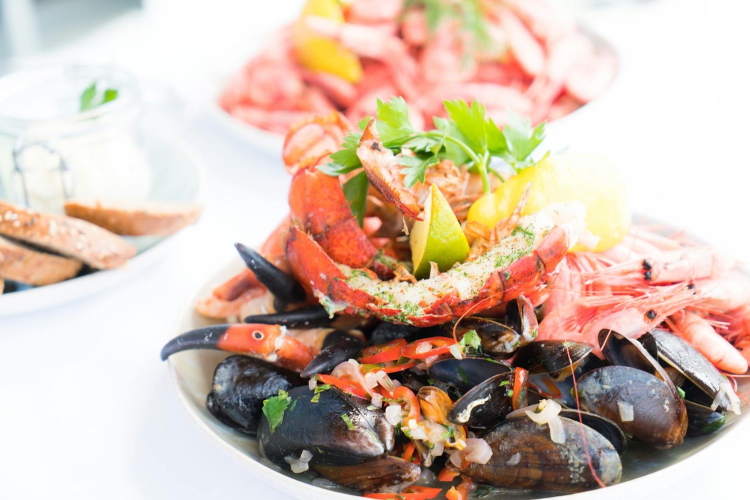 Plateau de moules, crevettes et homard